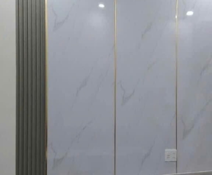 Hoàn thiện vách tivi theo mẫu thiết kế đẹp nhất năm nay