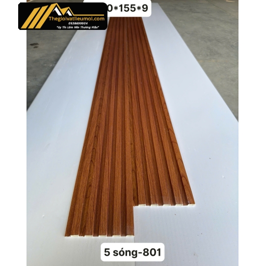 Lam Sóng Nhựa Vân Gỗ Đỏ Nâu