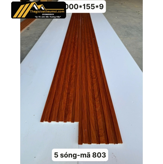 Lam Sóng Nhựa Vân Gỗ Đỏ Đậm